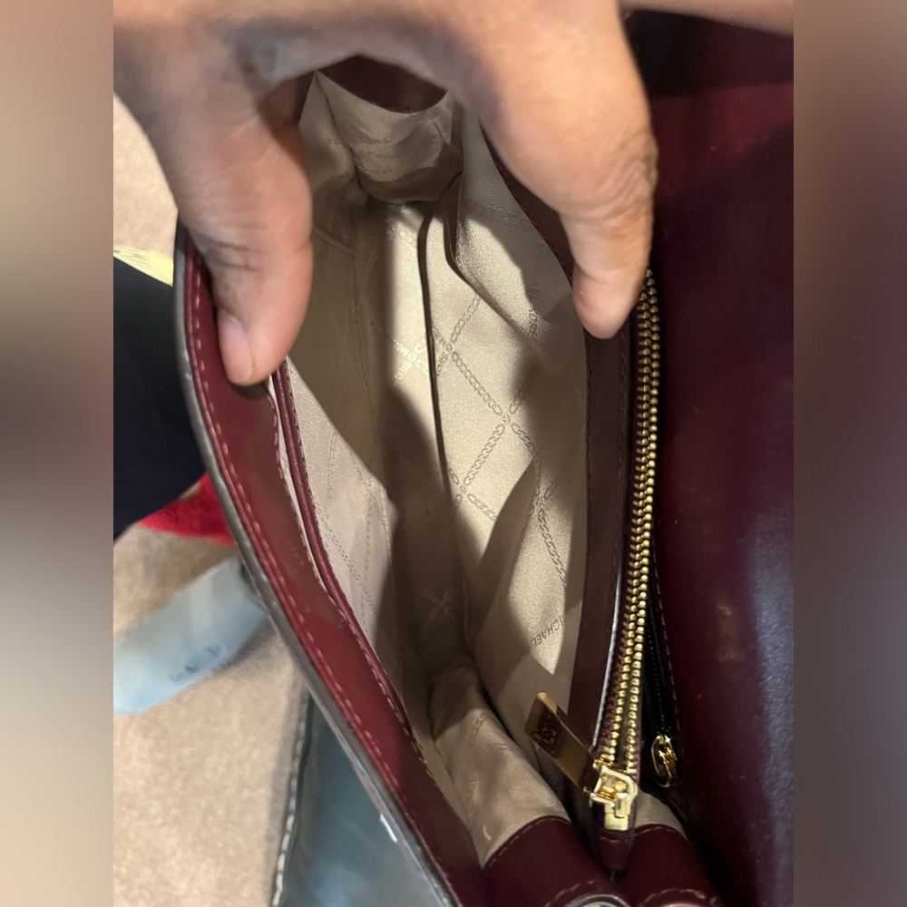 Rare❤️🔥❤️🔥EUC Michael Kors Burgundy Whitney large Quilted Chevon Flap Bag - Picture 11 of 16